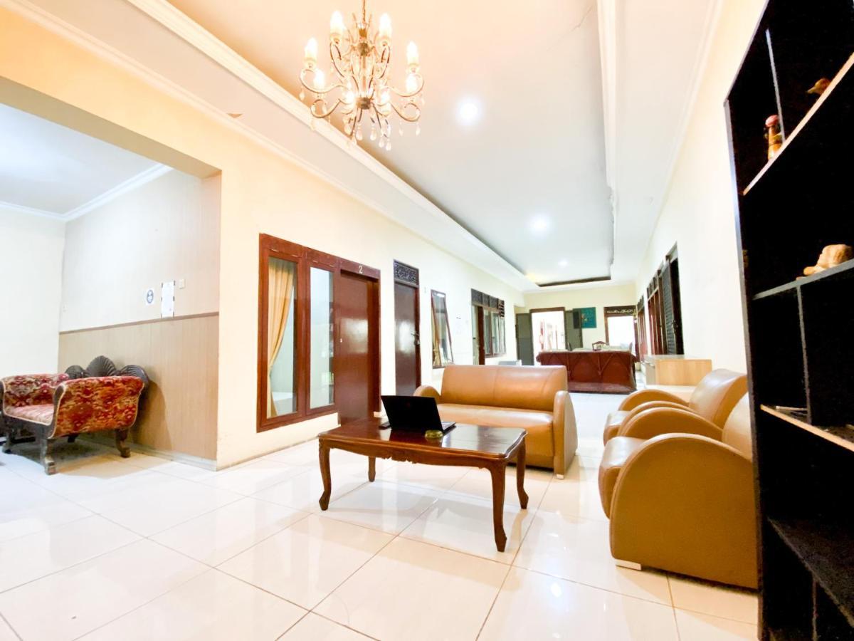 Homey Guesthouse Near Sby Zoo Syariah 수라바야 외부 사진