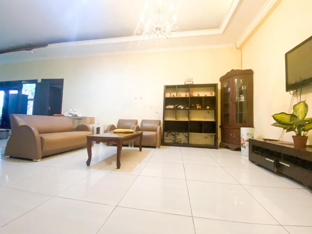 Homey Guesthouse Near Sby Zoo Syariah 수라바야 외부 사진