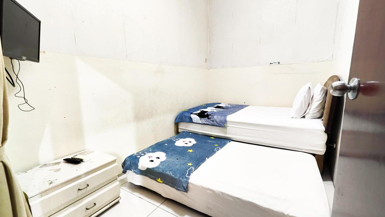 Homey Guesthouse Near Sby Zoo Syariah 수라바야 외부 사진